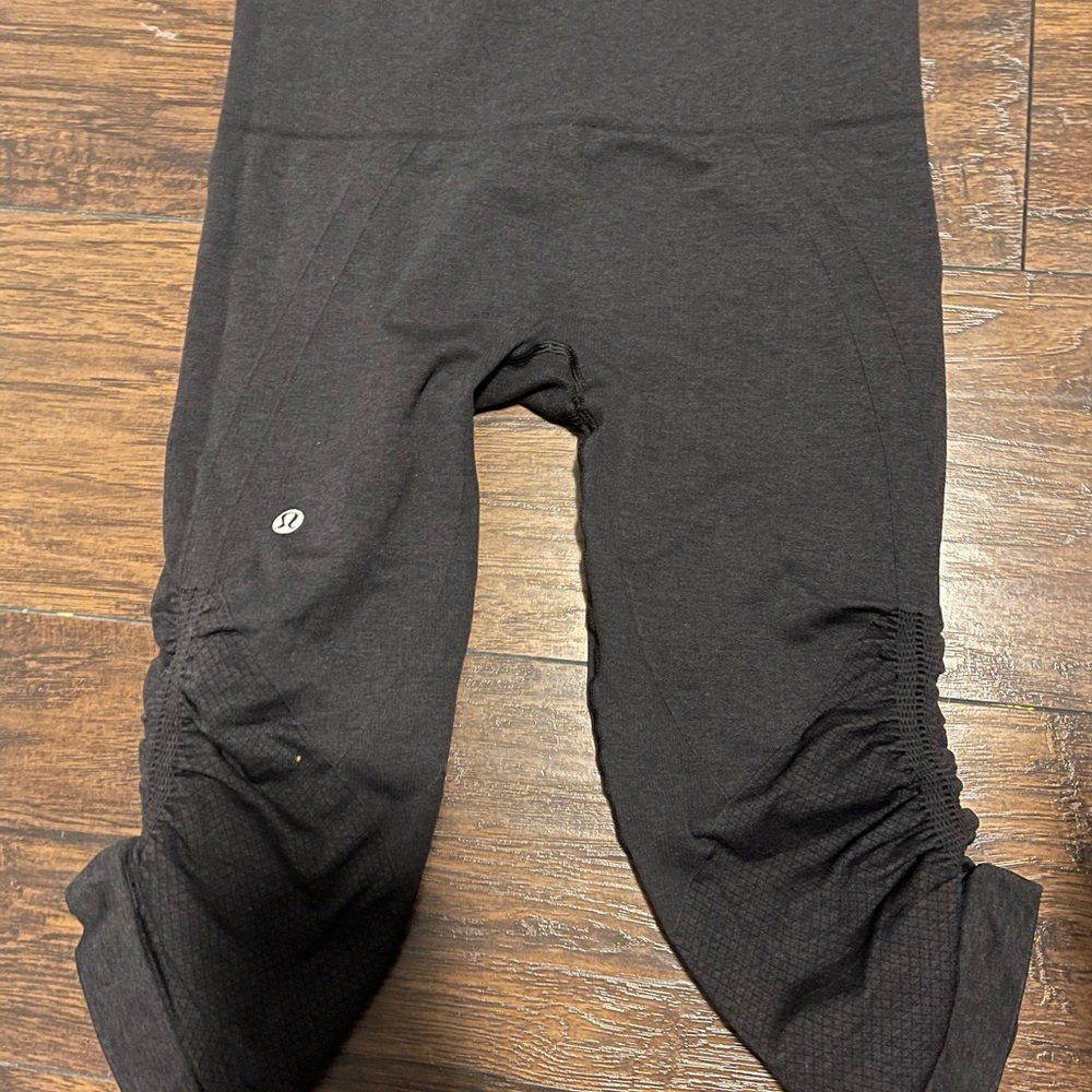 Lululemon Athletica Seamless Crop Leggings